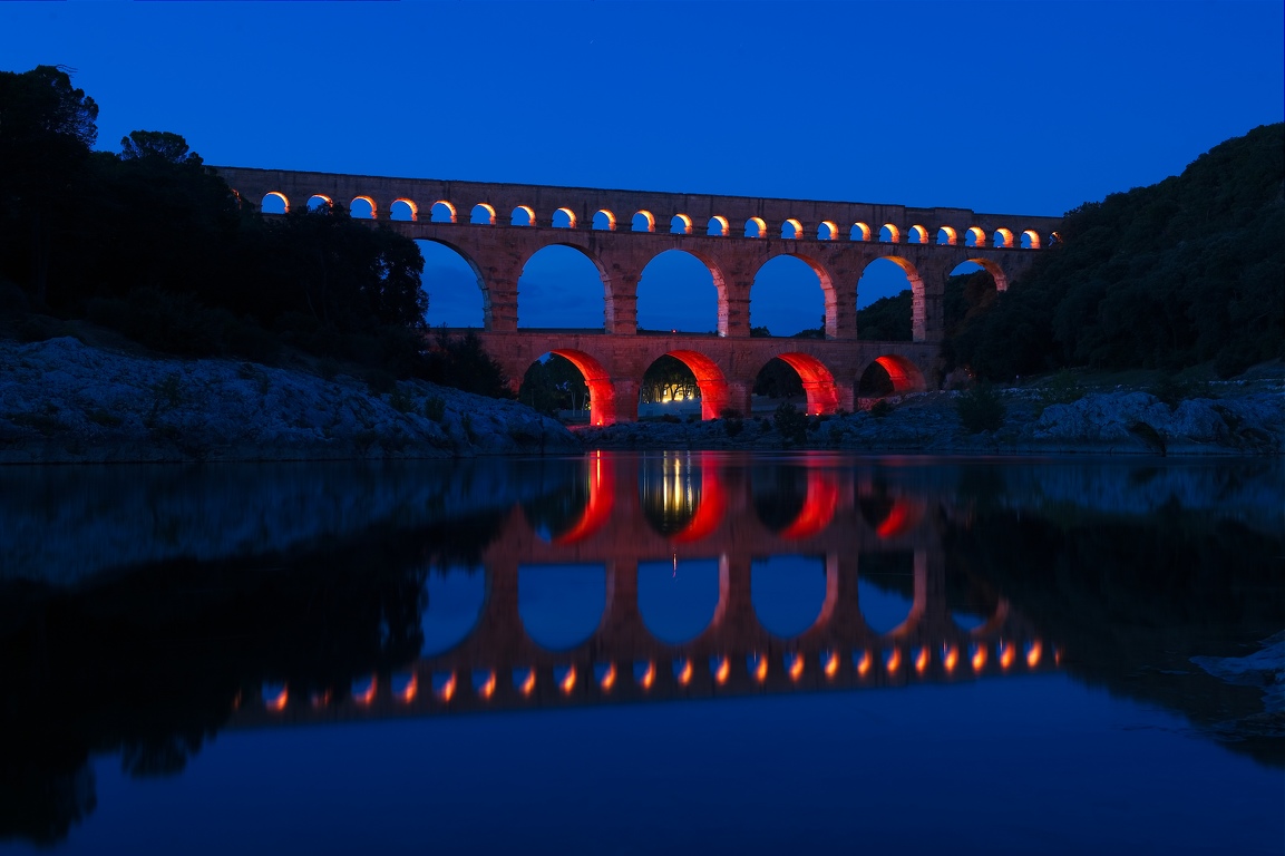 Pont_du_Gard_de_nuit-02.jpg