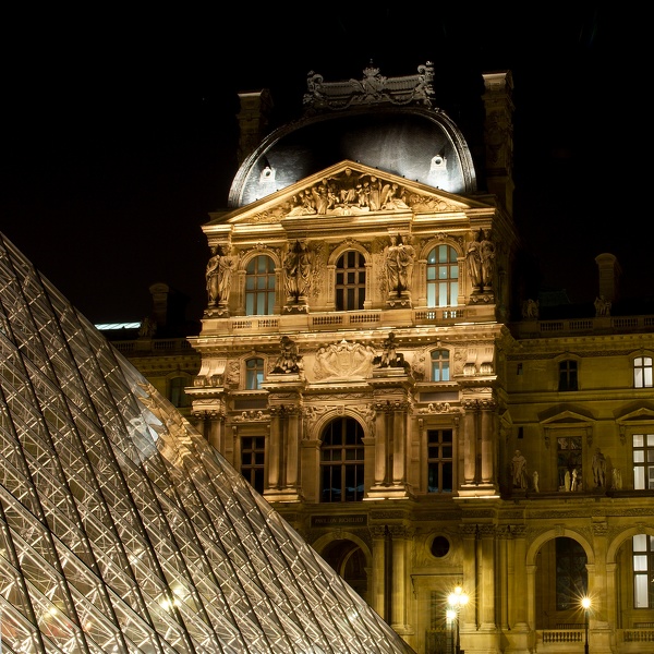 Le Louvre Paris By Night 4