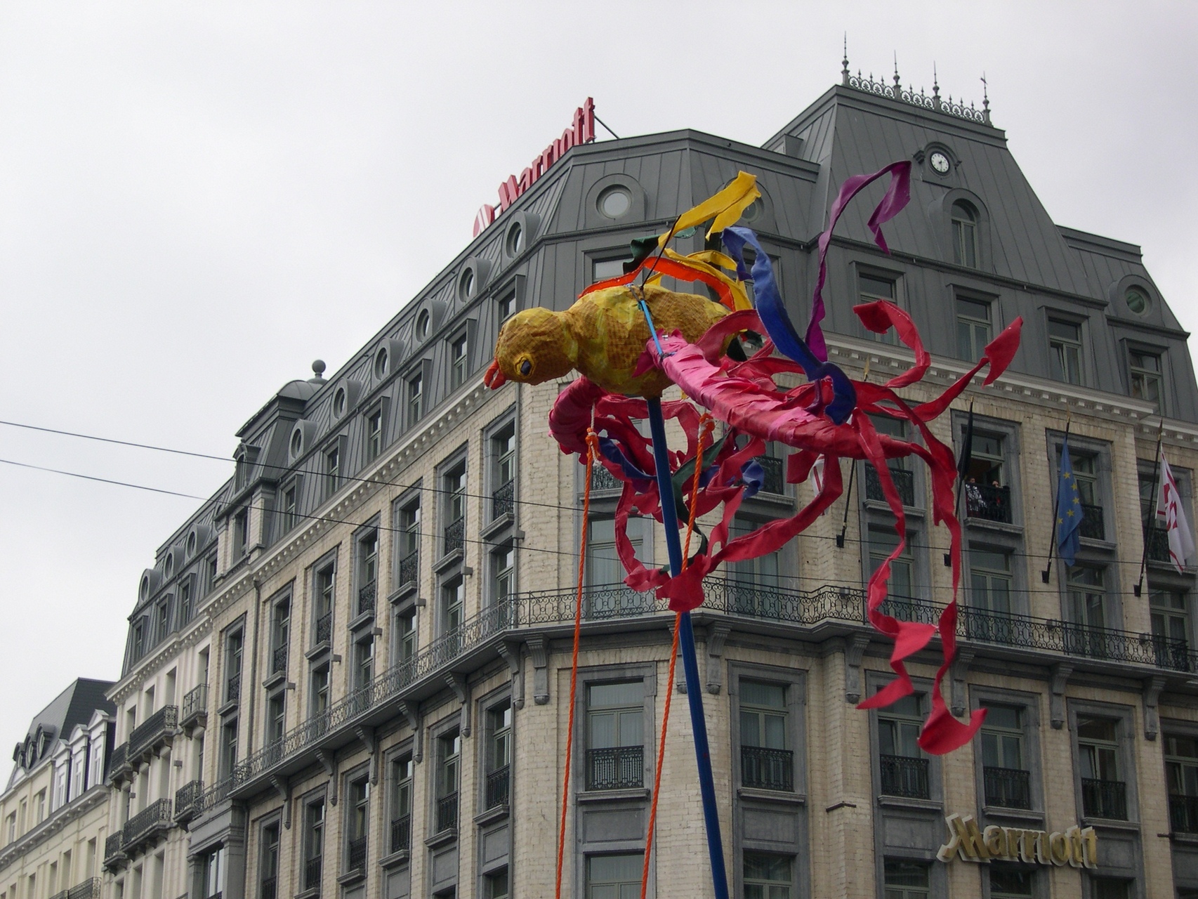 2004-05-08--14_31_32_Zinneke-Parade-Bxl_Luc_Viatour.jpg