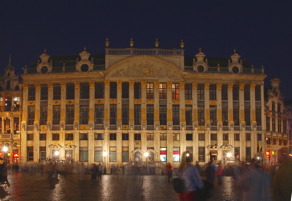 2006-05-06--22_08_30_Brussels_by_night_Luc_Viatour.JPG