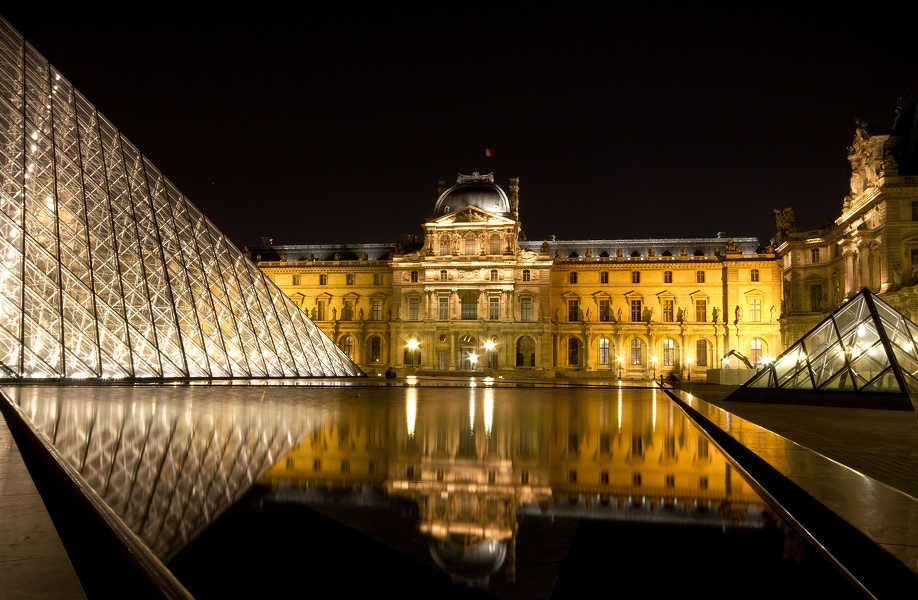 Le Louvre Paris By Night 1