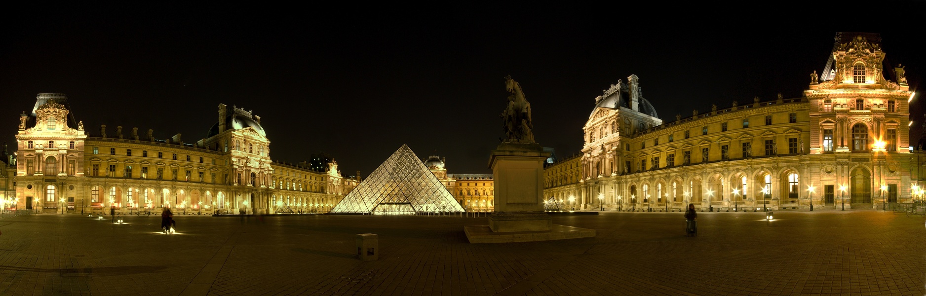 Louvre pano