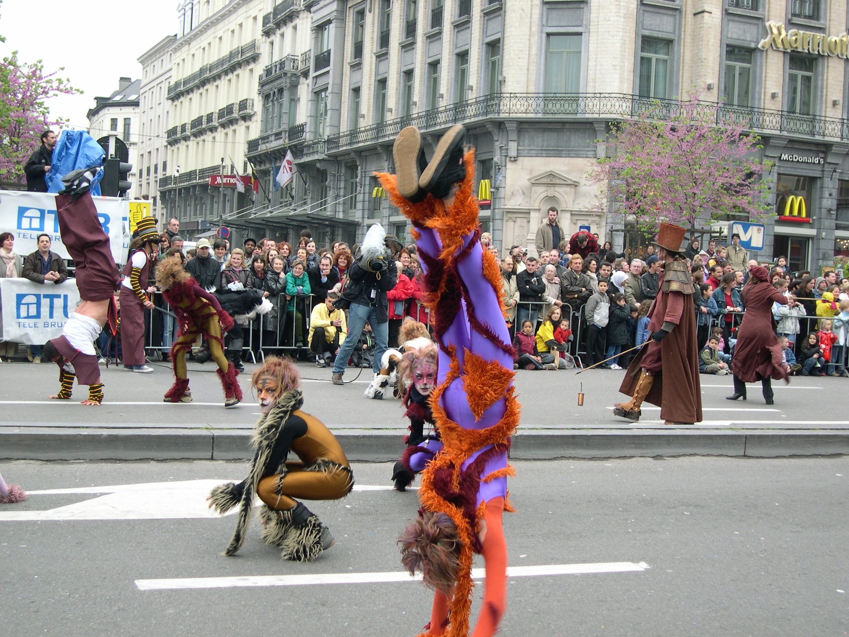 2004-05-08--15_23_26_Zinneke-Parade-Bxl_Luc_Viatour.jpg