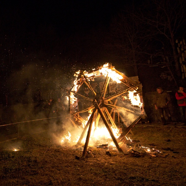 54-sculpture-de-feu-La-Spirale-2016