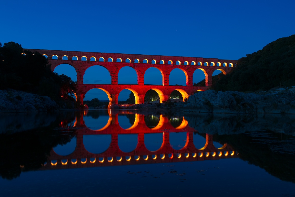 Pont_du_Gard_de_nuit-07.jpg