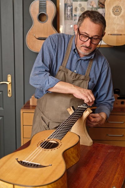 057-Renzo-Salvador-Luthier