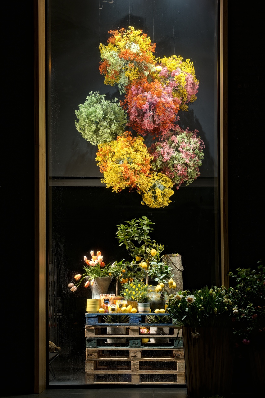 07-CH-Flowers-vitrine-22-03-19.jpg