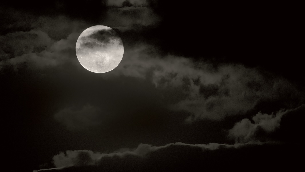 2020-04-08--21.04.13-Lune-nuages