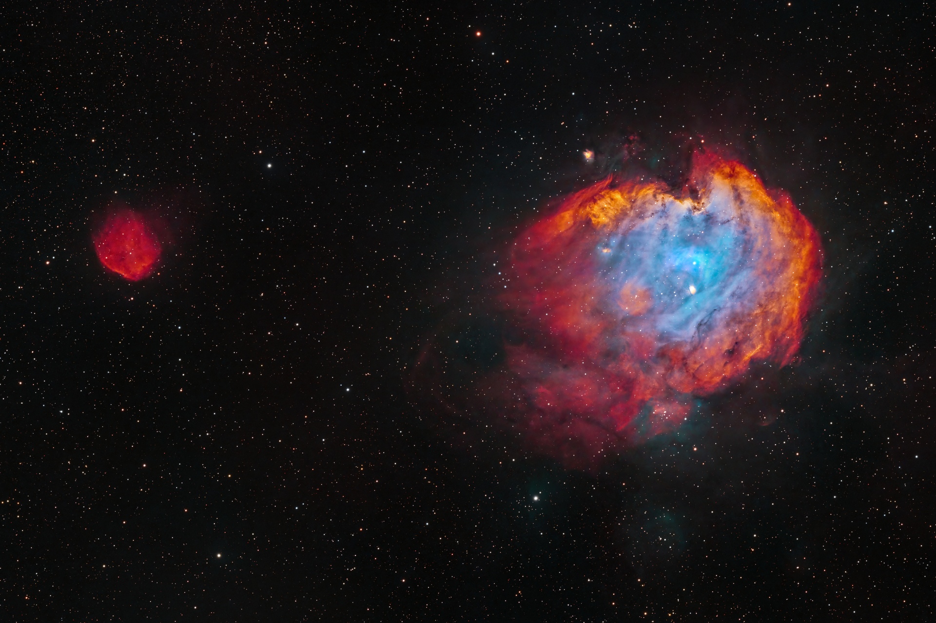 NGC 217 Nébuleuse de la Tête de SingeNGC 2174 est une nébuleuse en émission située dans la constellation d'Orion. NGC 2174 est aussi appelée nébuleuse de la Tête de Singe. NGC 2174 renferme l'amas ouvert NGC 2175 dont on connait la distance. Selon la base de données WEBDA, cet amas est à environ 5 310 al du système solaire. À cette distance, la taille maximale de la nébuleuse est d'environ 62 années-lumière.Source Wikipédia FRPhotos réalisées à la lunette Skywatcher Esprit 120ED à 860mm de focale sur monture SW Wave 150i Nikon Z7 défiltré/refiltré EOS For Astro, et filtre IDAS NBZII Pose de 5h40 en 34x600s , 34 darks, 34 flats, 34 bias, gestion du setup avec un Asiair Plus, EAF ZWO, Lunette guide 60/360mm et camera AZI290MM/mini.Faite à Hamois en Belgique la nuit du 02/02/2025 Logiciels utilisés: Pixinsight, darktable, GIMP sous Linux.Dans Pixinsight utilisation de BlurXT, NoisXT, StarXT, NarrowbandNormalization. NGC2174-Tete de Singe-02-02-2024.jpg